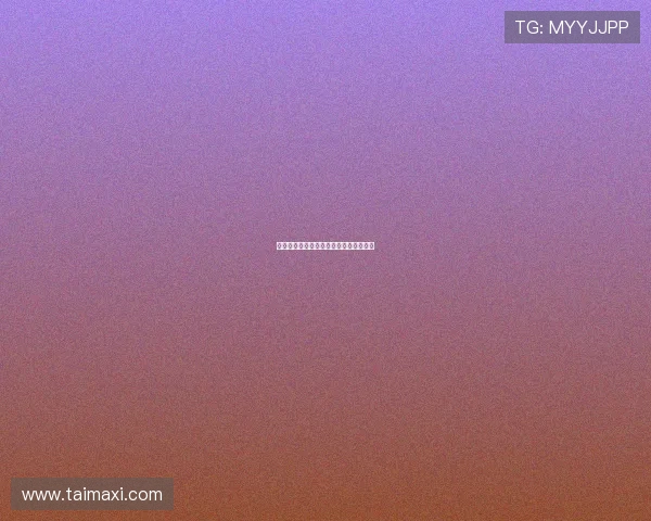 画框里的女人：定格的优雅，永恒的凝视